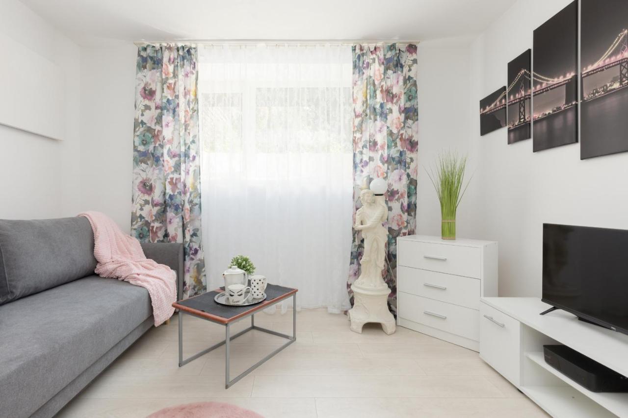 Affordable Underground Studio Near Pge Narodowy By Noclegi Renters Varsóvia Exterior foto