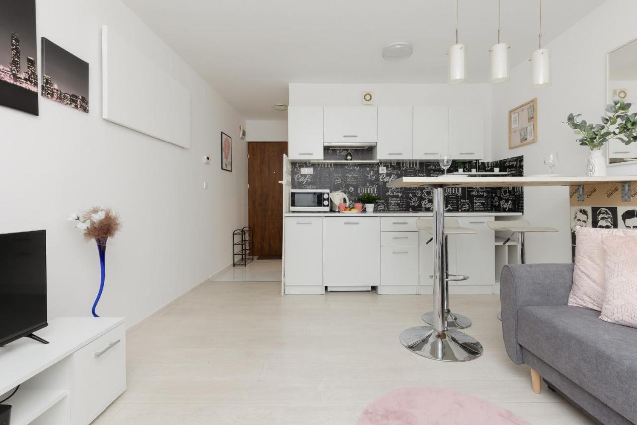 Affordable Underground Studio Near Pge Narodowy By Noclegi Renters Varsóvia Exterior foto
