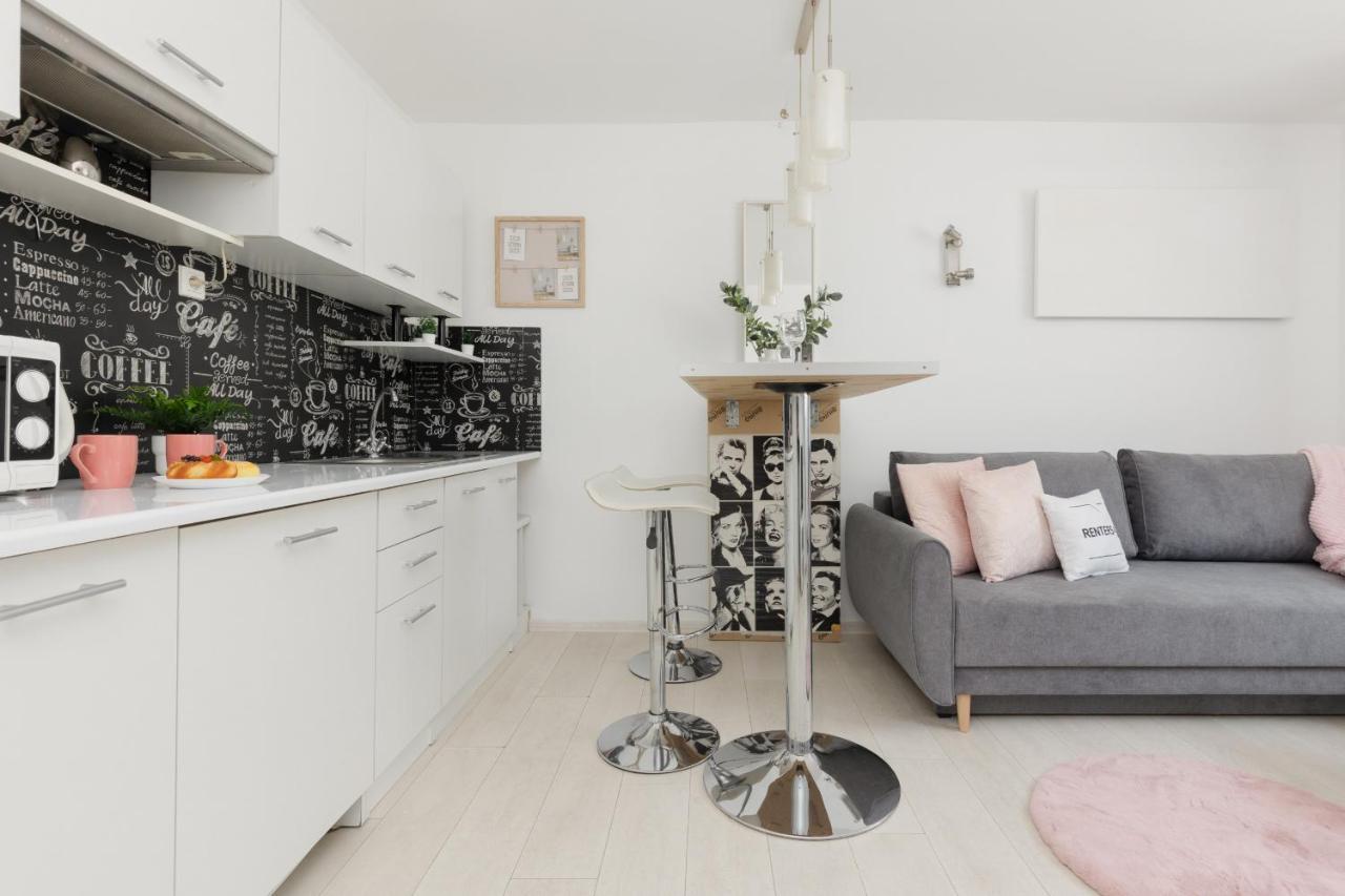 Affordable Underground Studio Near Pge Narodowy By Noclegi Renters Varsóvia Exterior foto
